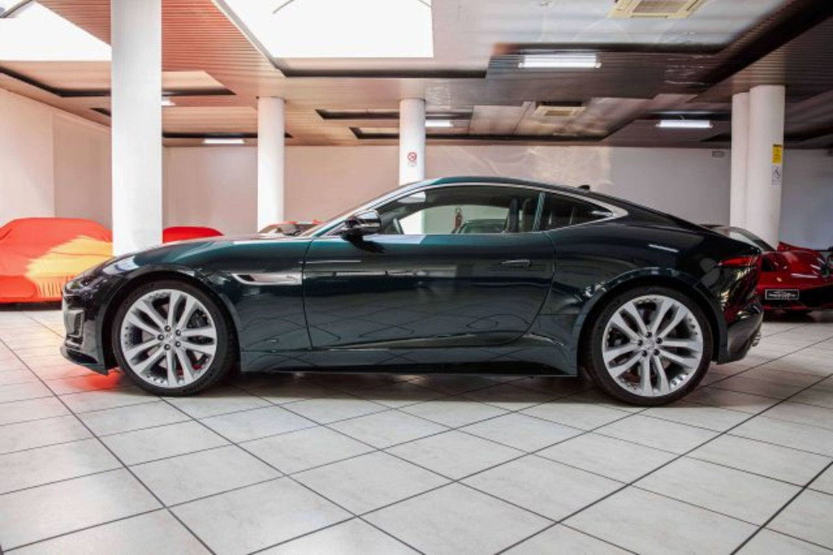 Jaguar F-Type Coupé 5.0 V8 450 CV aut Coupé R-Dynamic Black (4)