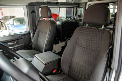 Land Rover Defender 90 2.2 TD4 Station Wagon Limited Edition N1 (12)