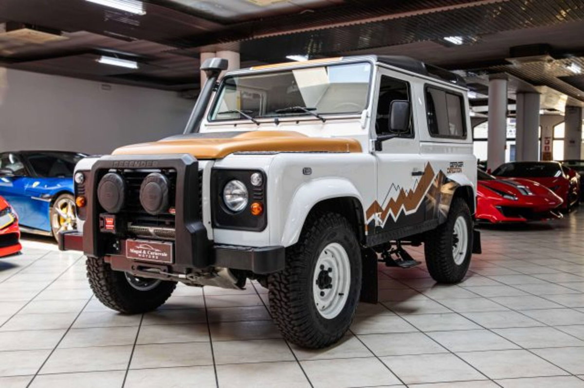 Land Rover Defender 90 2.2 TD4 Station Wagon Limited Edition N1 (4)