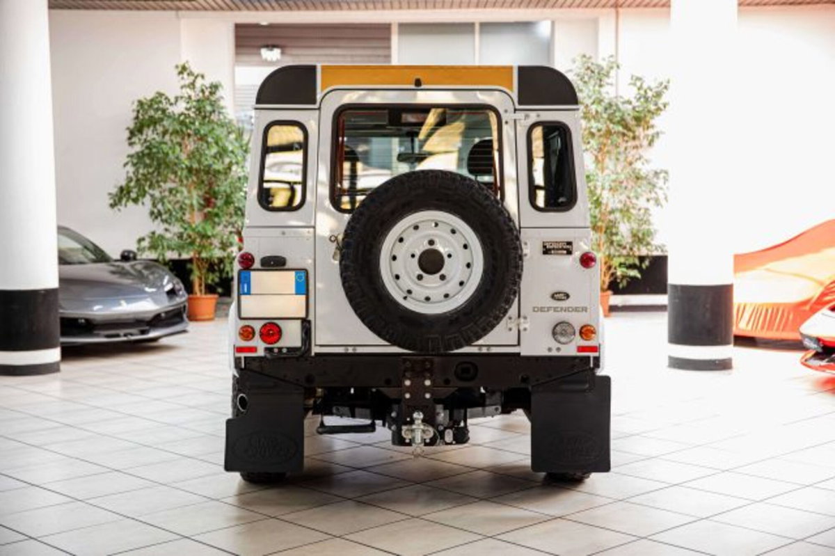 Land Rover Defender 90 2.2 TD4 Station Wagon Limited Edition N1 (7)