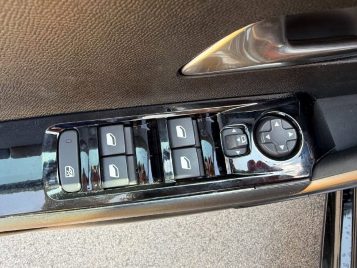 Lancia Ypsilon 1.2 mhev Edizione Cassina e-dct (13)