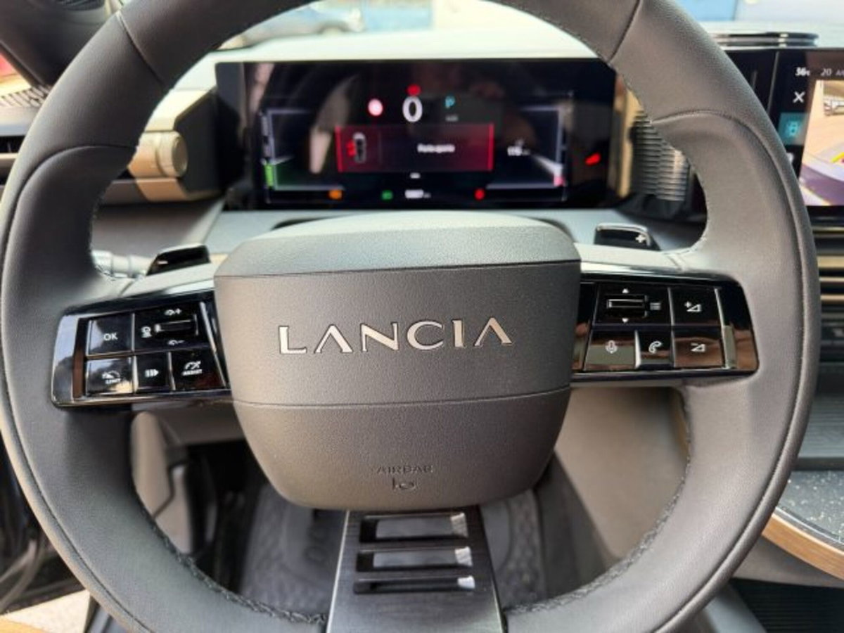Lancia Ypsilon 1.2 mhev Edizione Cassina e-dct (17)
