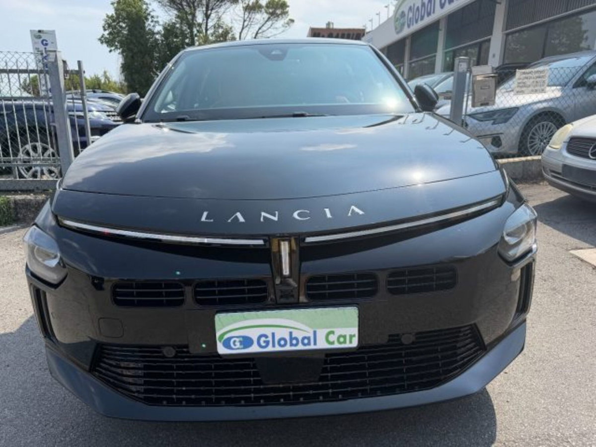 Lancia Ypsilon 1.2 mhev Edizione Cassina e-dct (2)