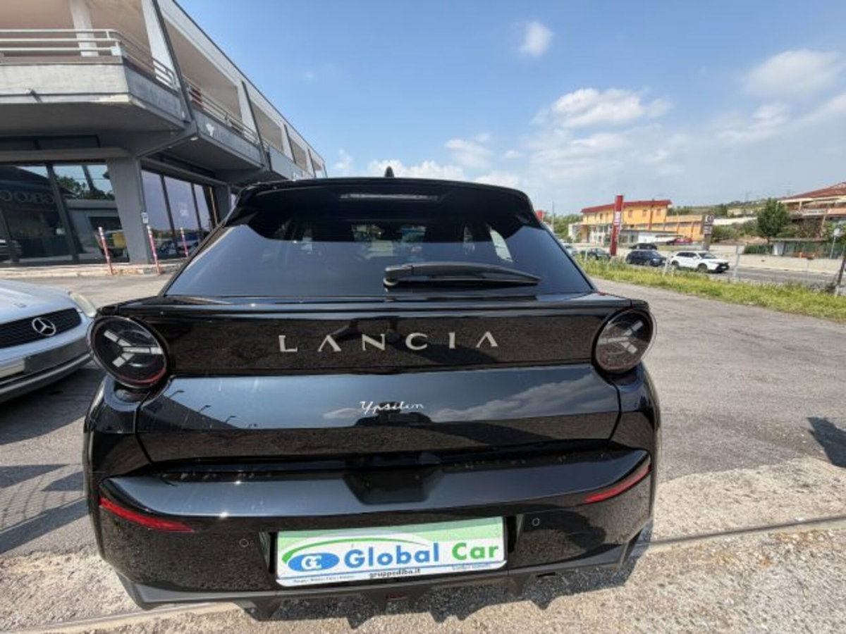 Lancia Ypsilon 1.2 mhev Edizione Cassina e-dct (3)