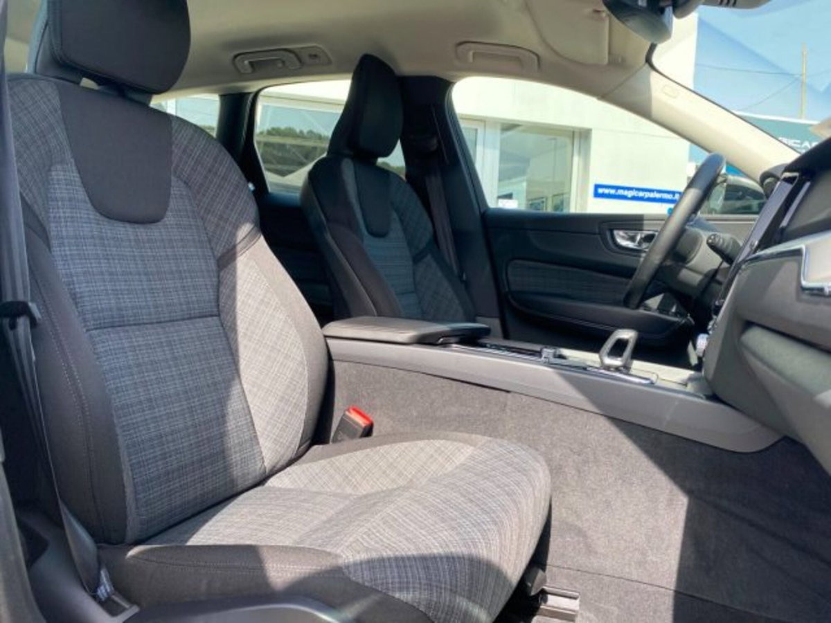 Volvo XC60 B4 automatico Essential (10)