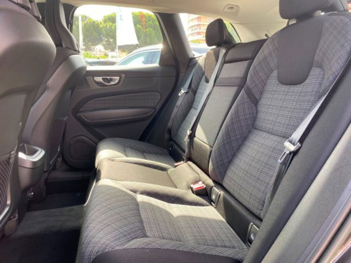 Volvo XC60 B4 automatico Essential (12)