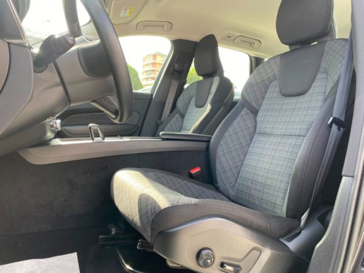 Volvo XC60 B4 automatico Essential (7)