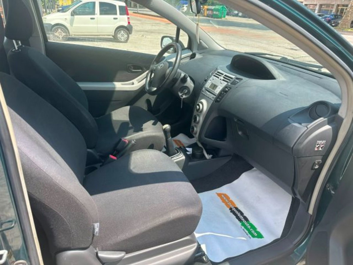 Toyota Yaris 1.0 3 porte Sol (10)