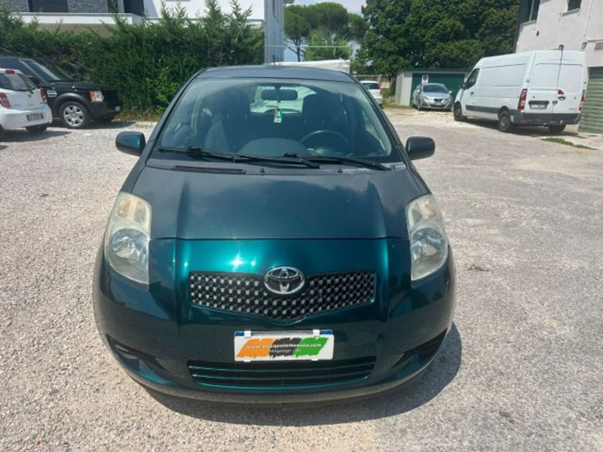 Toyota Yaris 1.0 3 porte Sol (12)