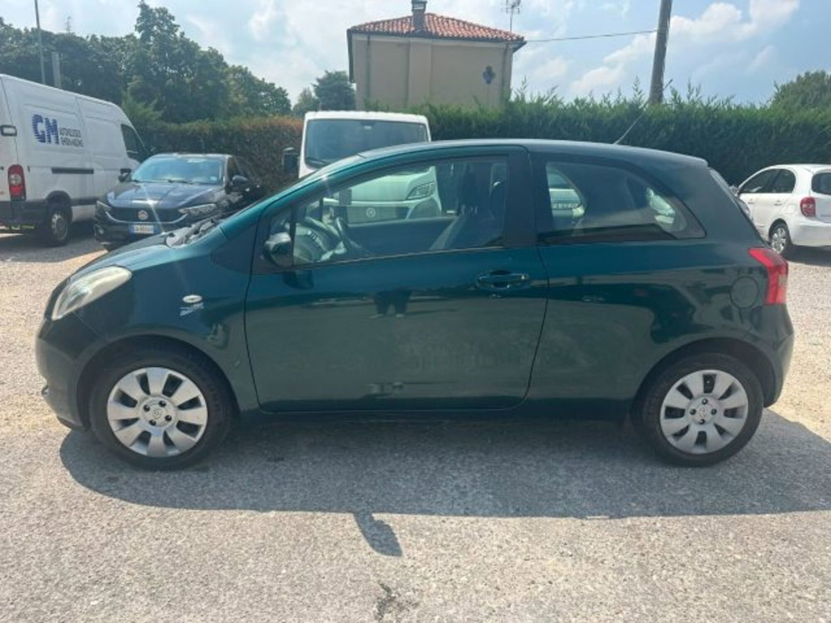Toyota Yaris 1.0 3 porte Sol (2)