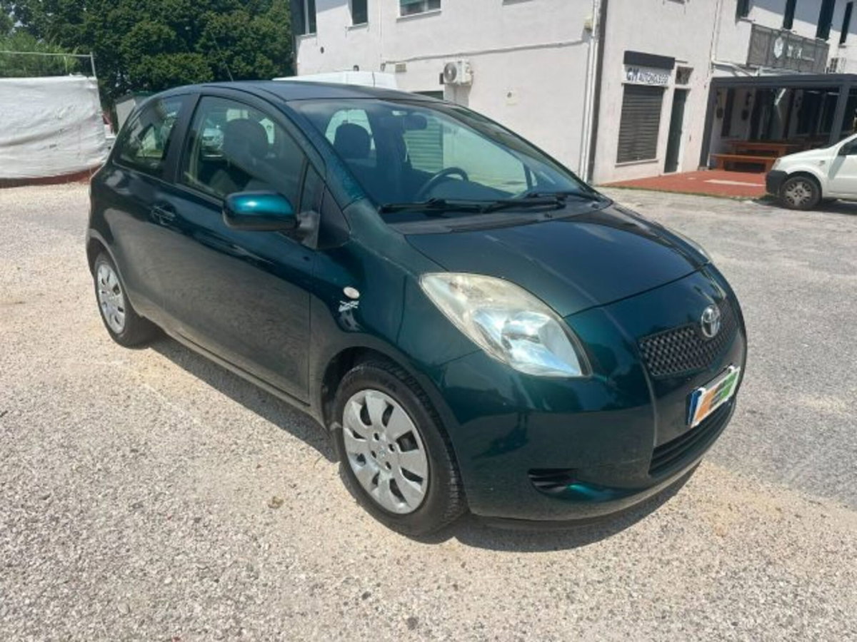 Toyota Yaris 1.0 3 porte Sol (3)