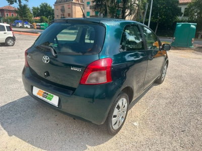 Toyota Yaris 1.0 3 porte Sol (4)