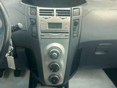 Toyota Yaris 1.0 3 porte Sol (9)