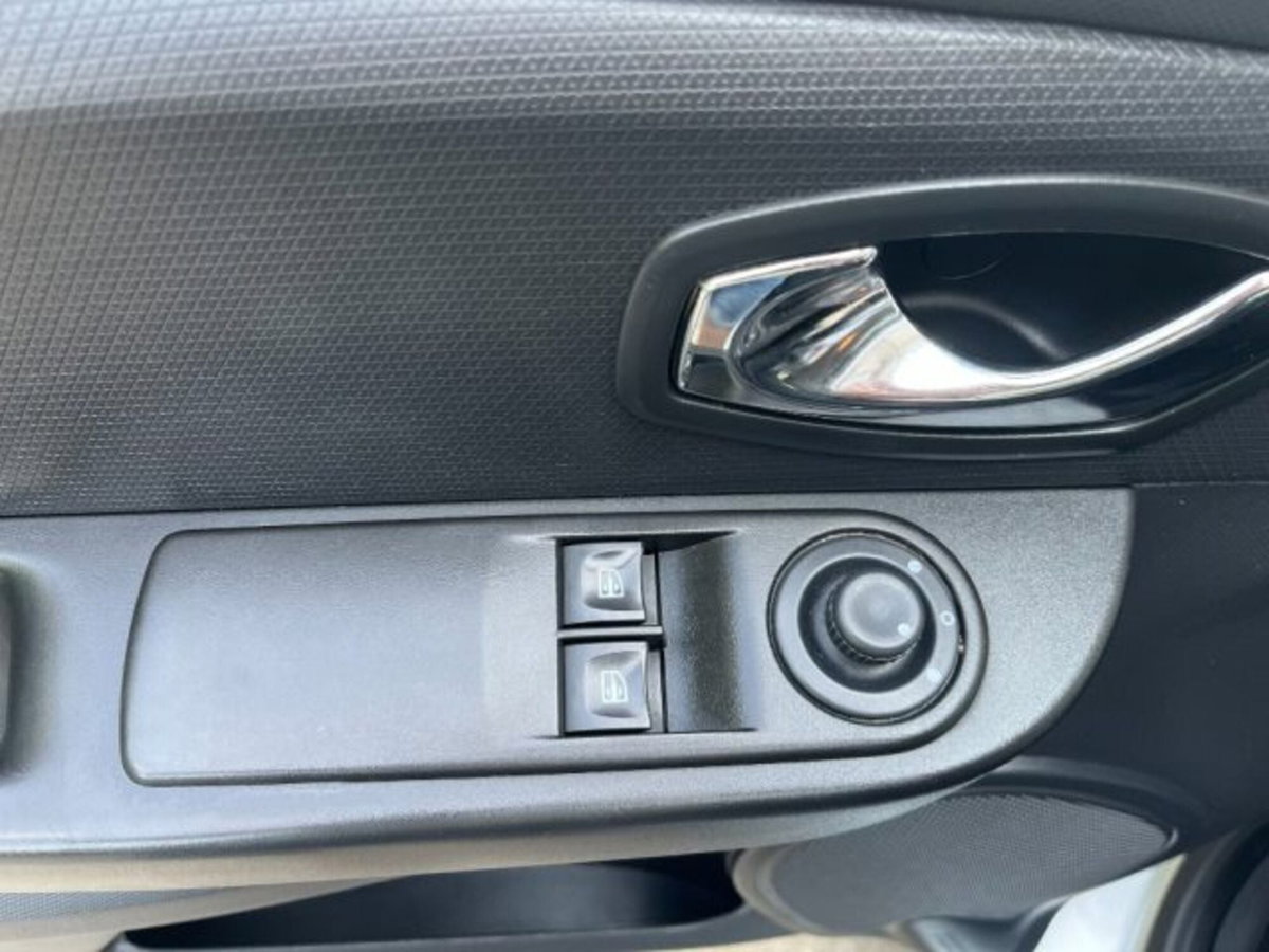 Renault Clio 1.5 dCi 8V 75CV Start&Stop 5 porte Live (14)