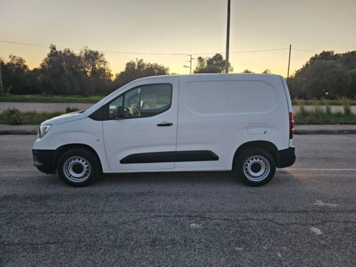 Opel Combo Furgone Cargo 1.5 Diesel 100CV PC 650kg Edition (10)
