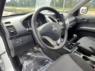 Mitsubishi L200 2.5 DI-D/136CV Club Cab Invite DPF (14)