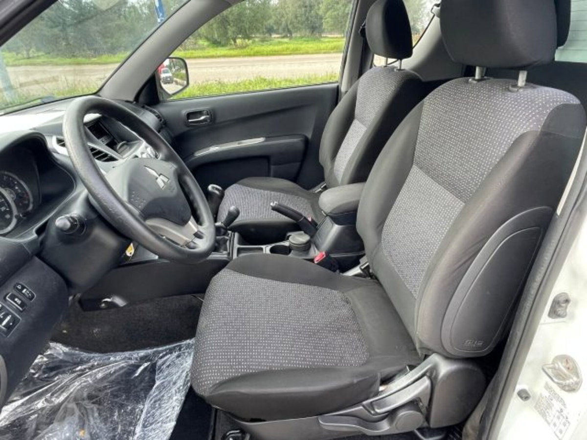 Mitsubishi L200 2.5 DI-D/136CV Club Cab Invite DPF (15)