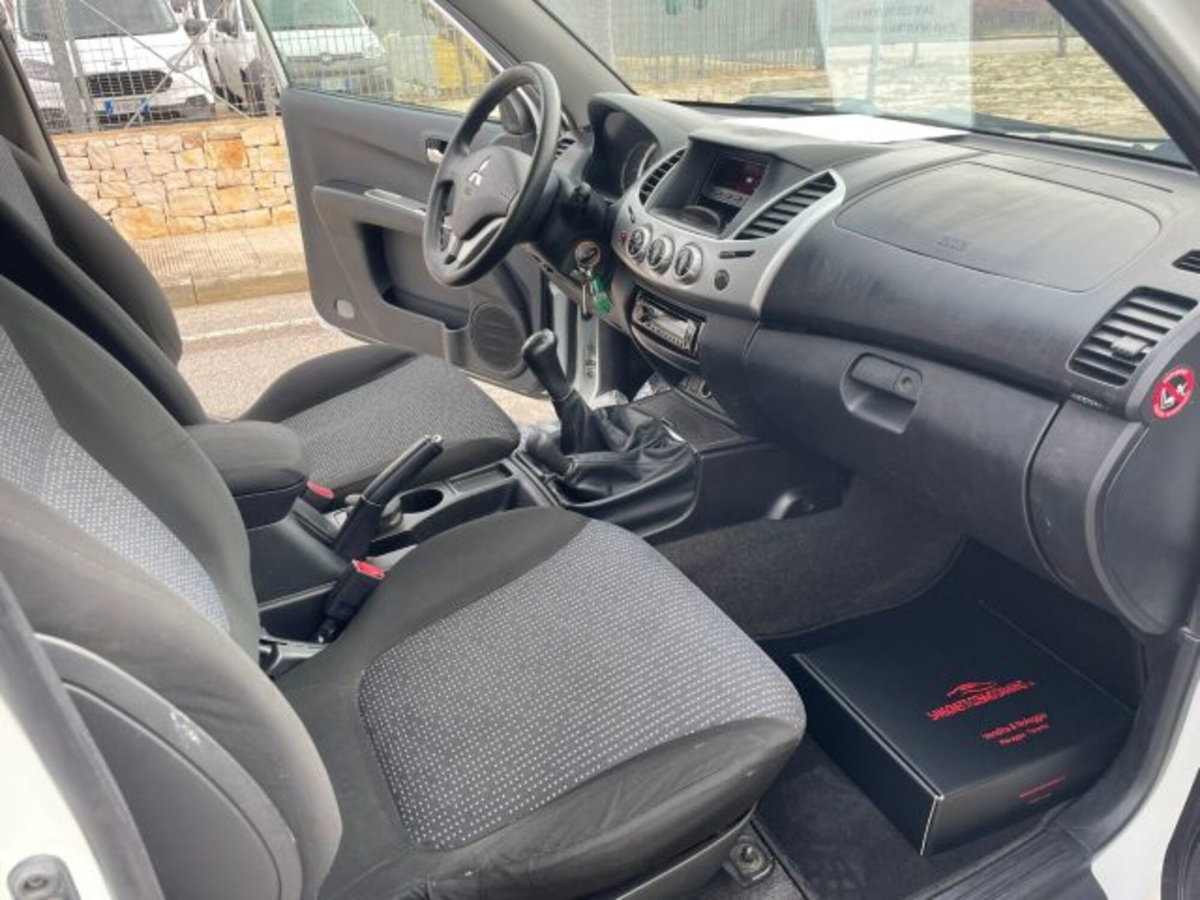 Mitsubishi L200 2.5 DI-D/136CV Club Cab Invite DPF (16)