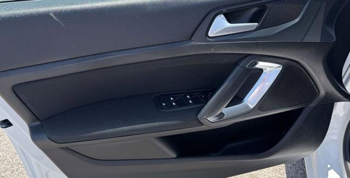 Peugeot 308 BlueHDi 100 S&S Active (11)