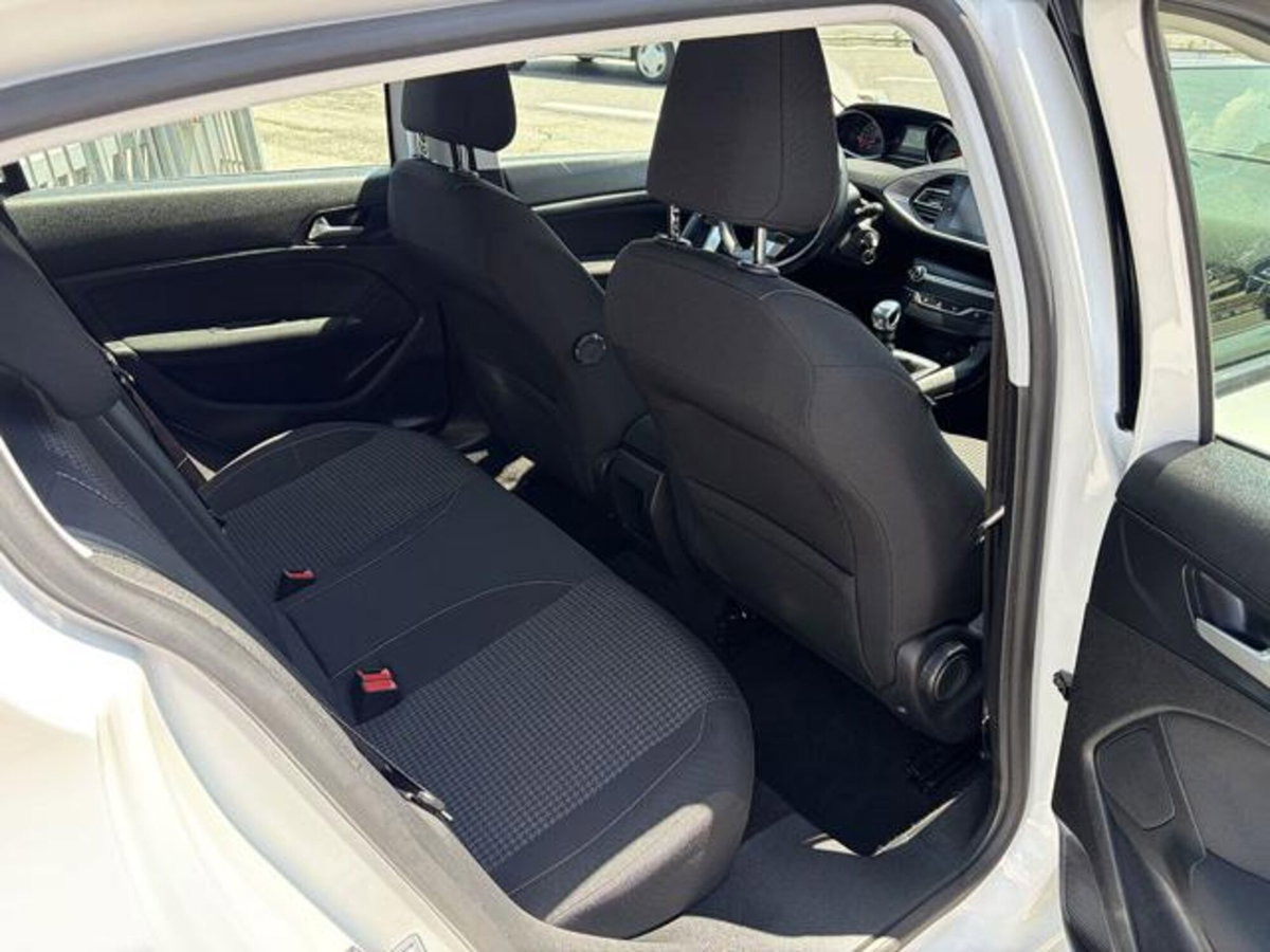 Peugeot 308 BlueHDi 100 S&S Active (9)