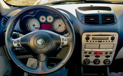 Alfa Romeo 147 1.9 JTD M-JET 16V 5 porte Dist. (10)
