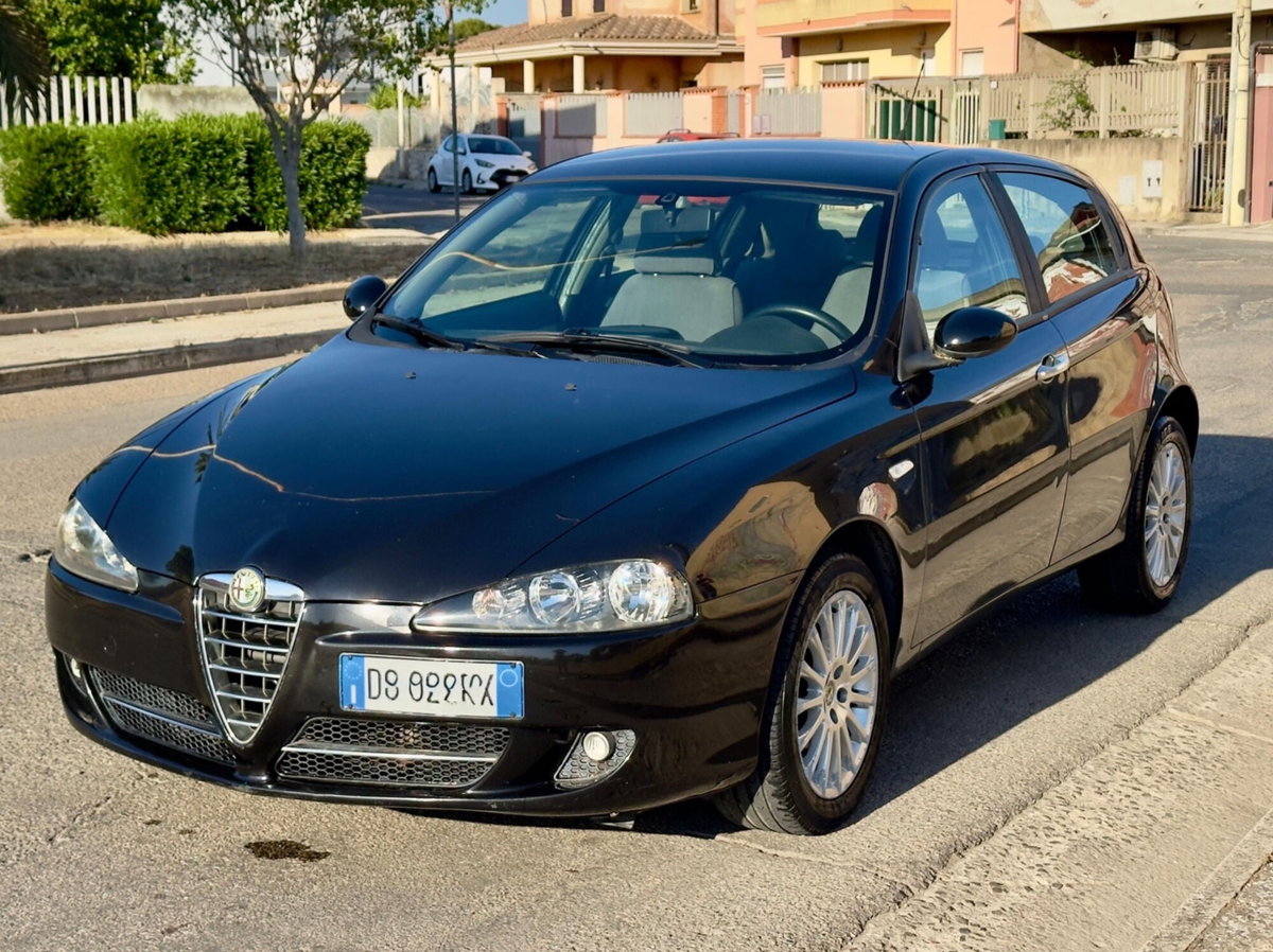 Alfa Romeo 147 1.9 JTD M-JET 16V 5 porte Dist. (2)