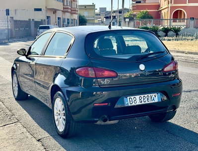 Alfa Romeo 147 1.9 JTD M-JET 16V 5 porte Dist. (5)