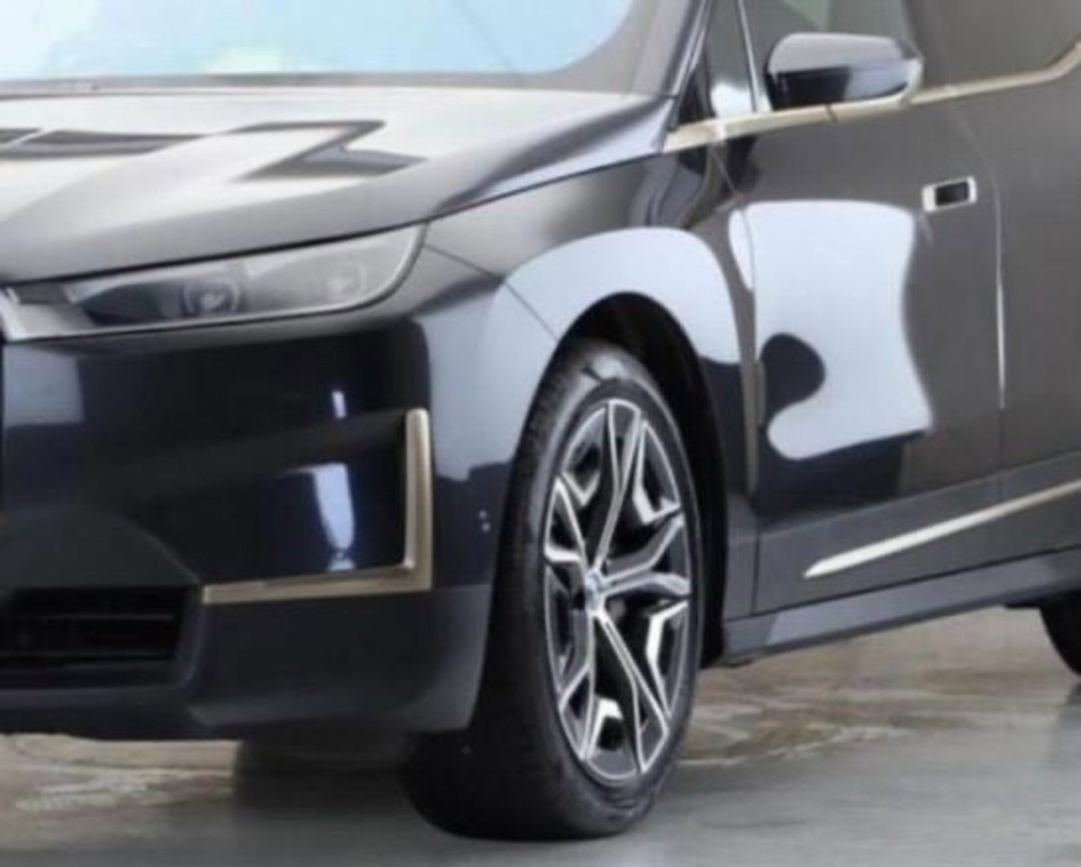 BMW iX xdrive60 (2)