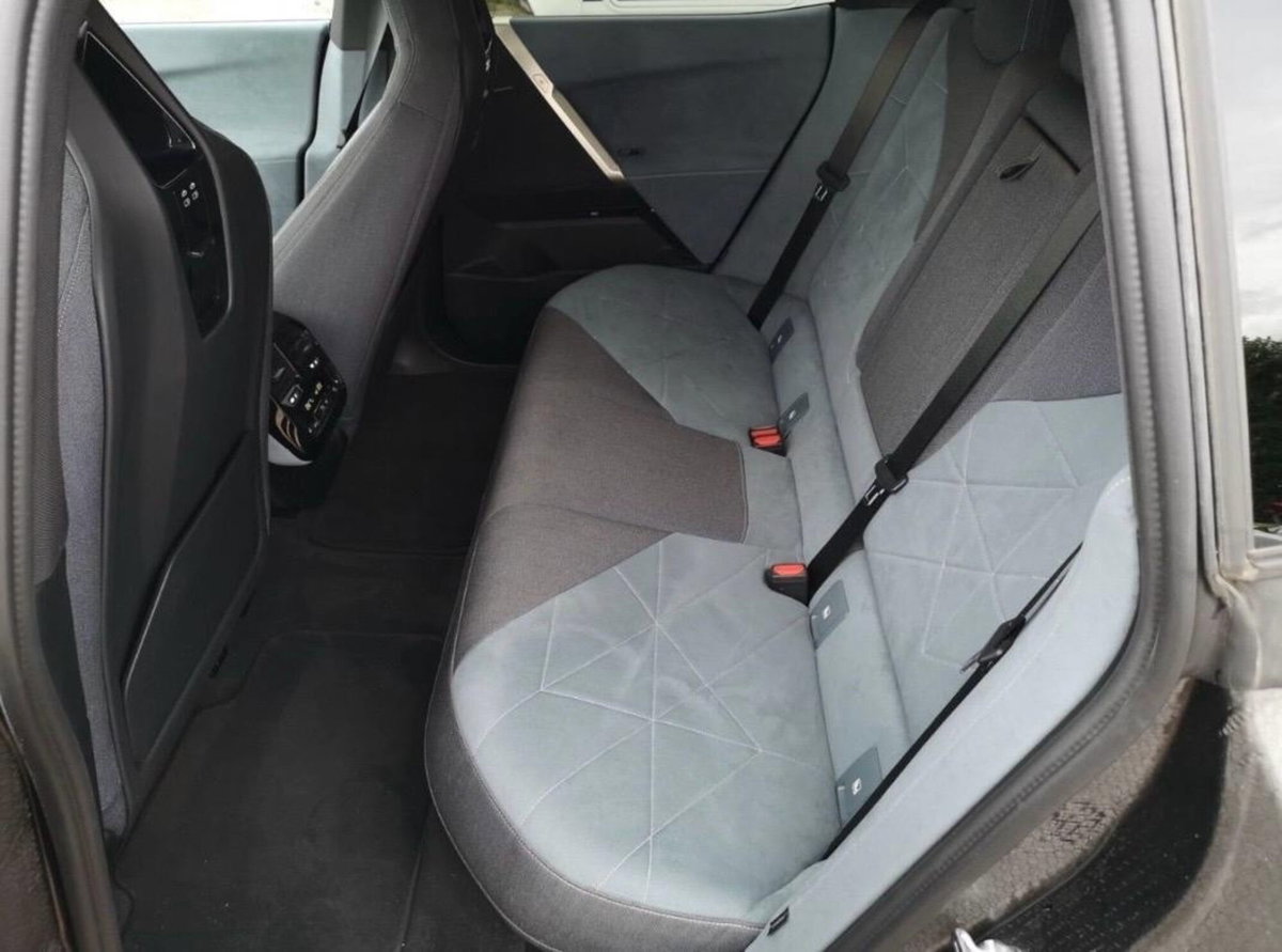 BMW iX xdrive60 (5)