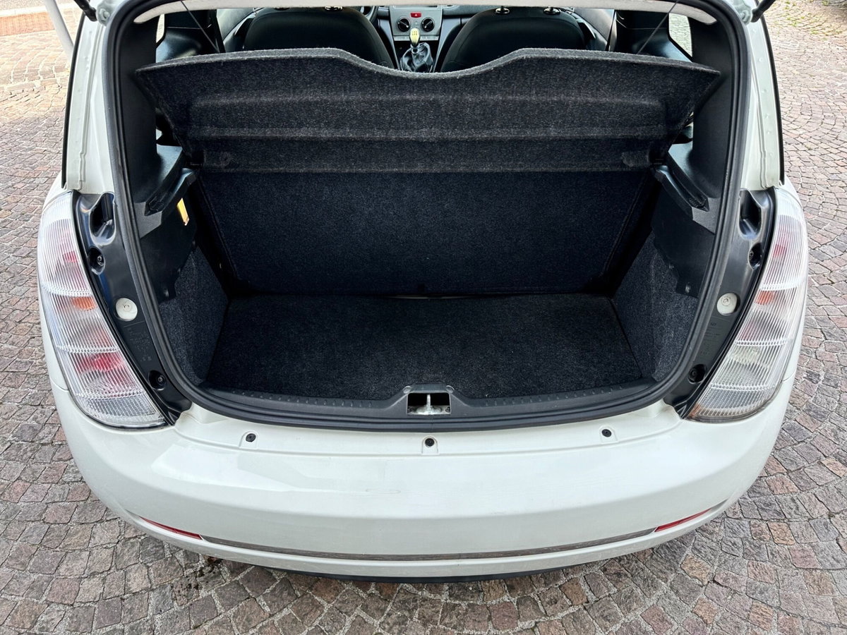 Lancia Ypsilon 1.2 69 CV Diva (15)