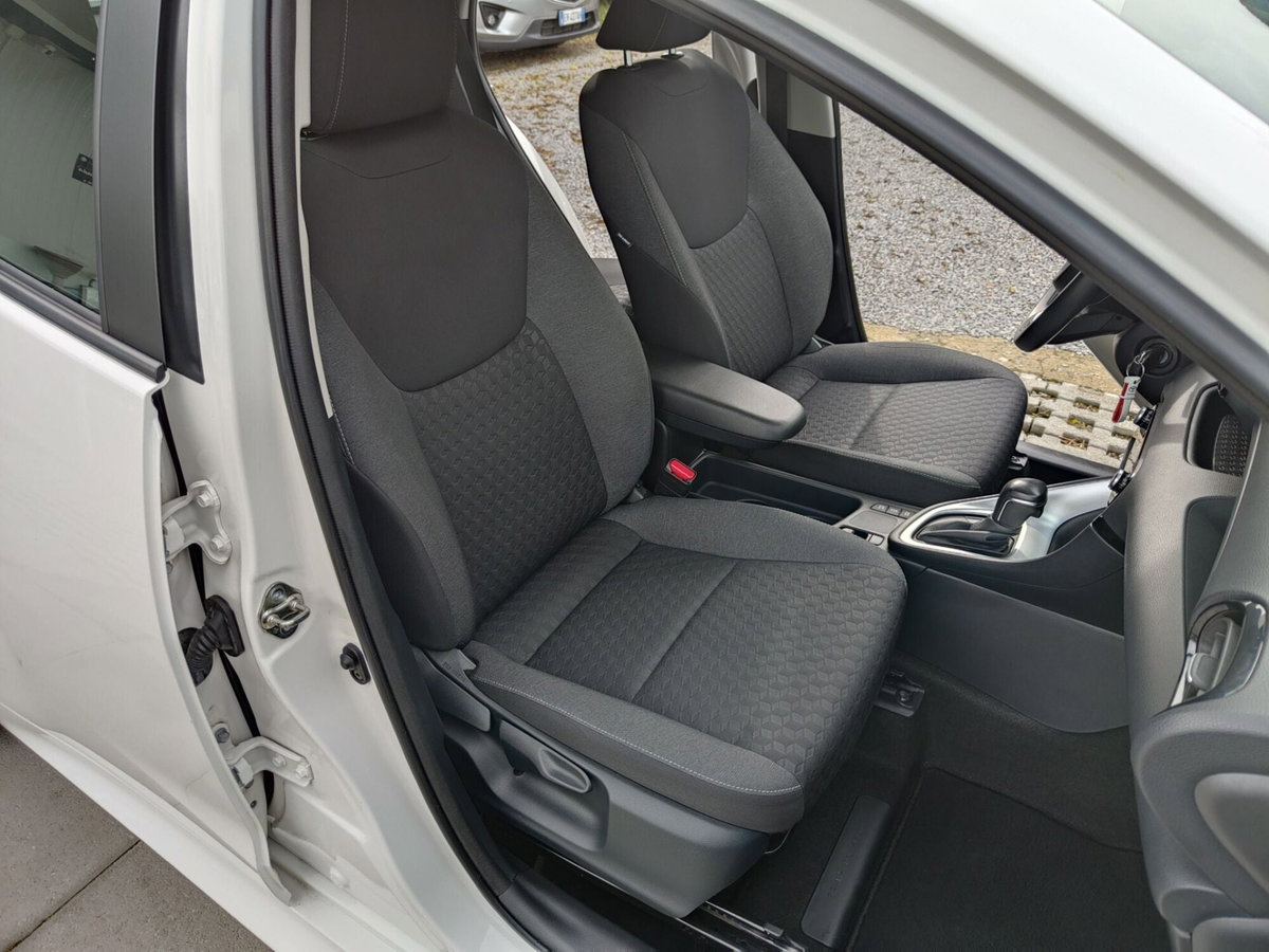 Toyota Yaris Cross 1.5h GR Sport Black Sky fwd 116cv e-cvt (17)