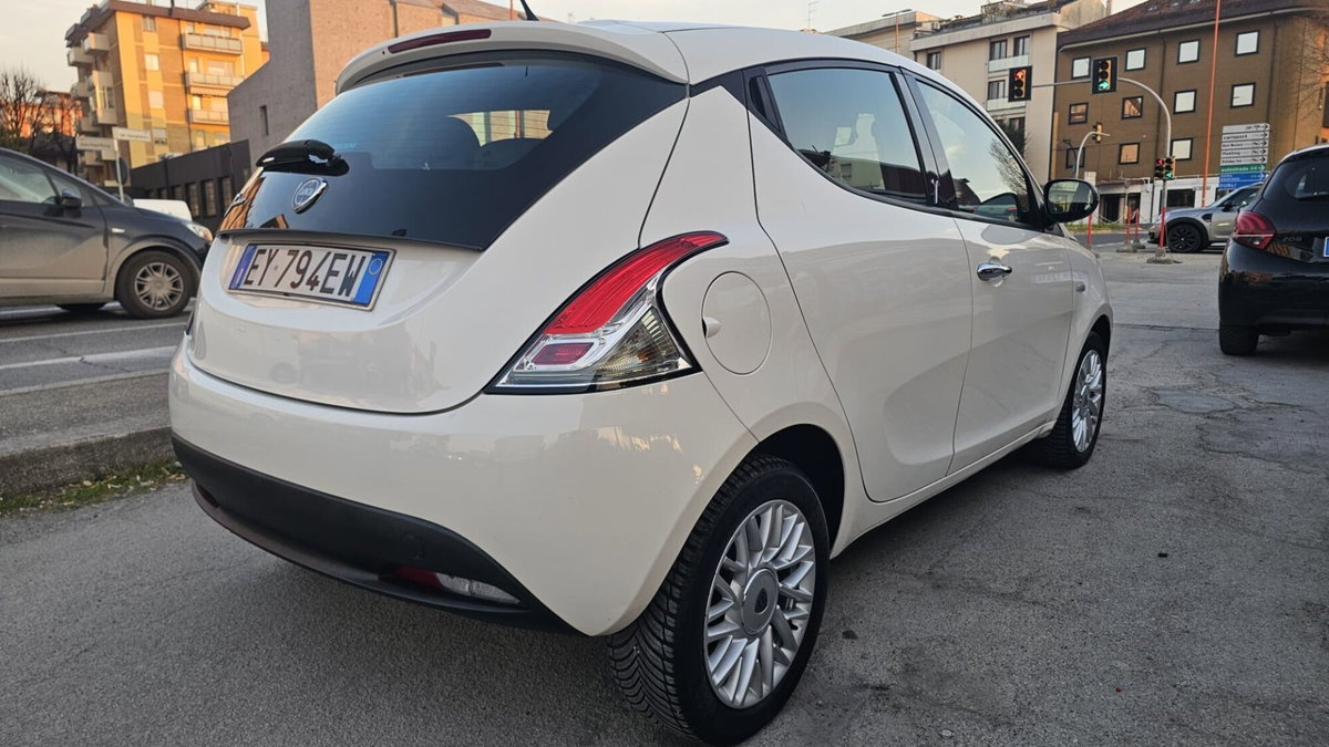 Lancia Ypsilon 1.3 MJT 16V 95 CV 5 porte S&S Elle (18)