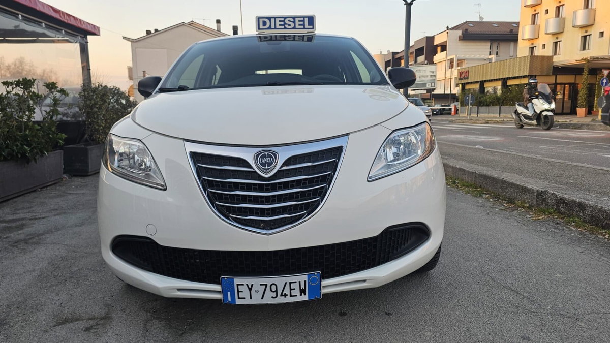 Lancia Ypsilon 1.3 MJT 16V 95 CV 5 porte S&S Elle (2)
