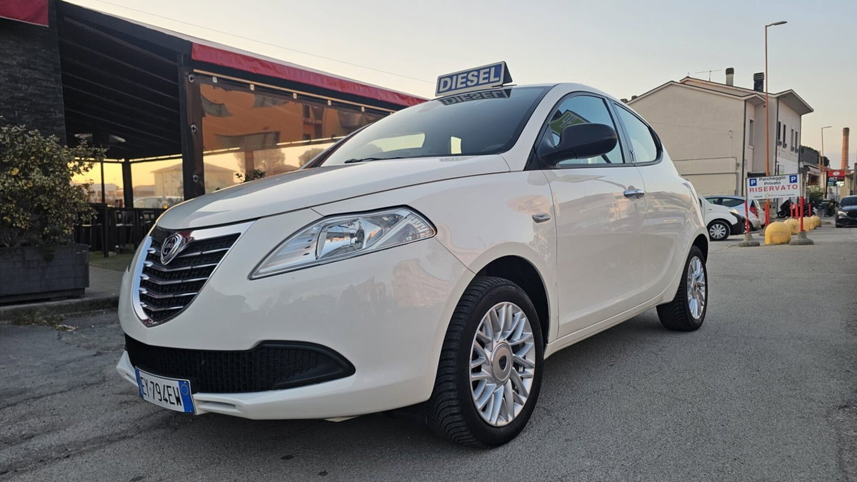 Lancia Ypsilon 1.3 MJT 16V 95 CV 5 porte S&S Elle (3)