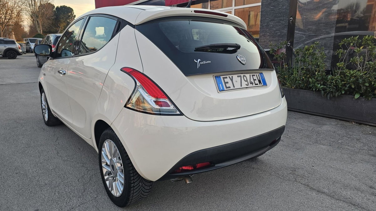 Lancia Ypsilon 1.3 MJT 16V 95 CV 5 porte S&S Elle (7)