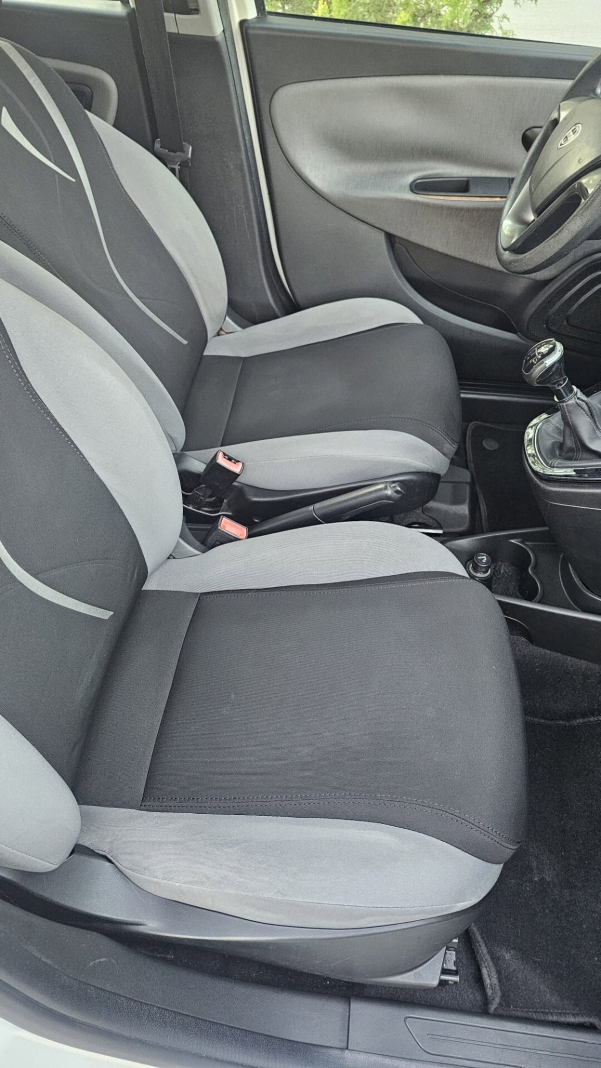 Lancia Ypsilon 1.3 MJT 16V 95 CV 5 porte S&S Elle (9)