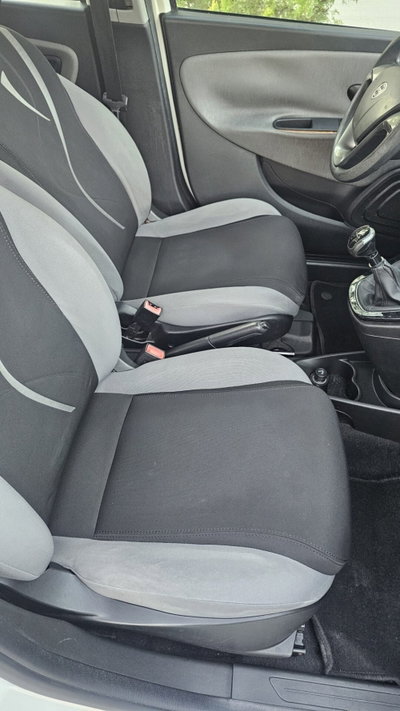 Lancia Ypsilon 1.3 MJT 16V 95 CV 5 porte S&S Elle (9)