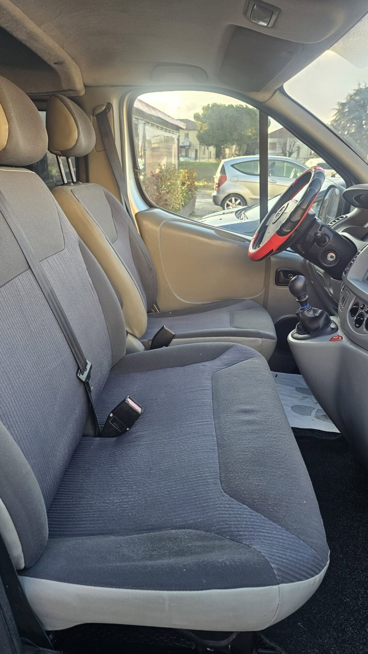 Opel Vivaro Furgone 29 2.0 CDTI 120CV PC-TN Furgone Vetrato (13)