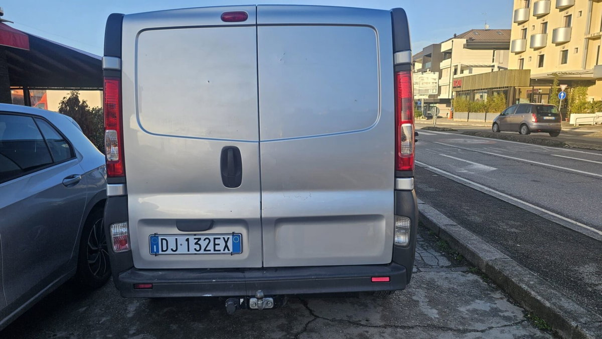 Opel Vivaro Furgone 29 2.0 CDTI 120CV PC-TN Furgone Vetrato (4)
