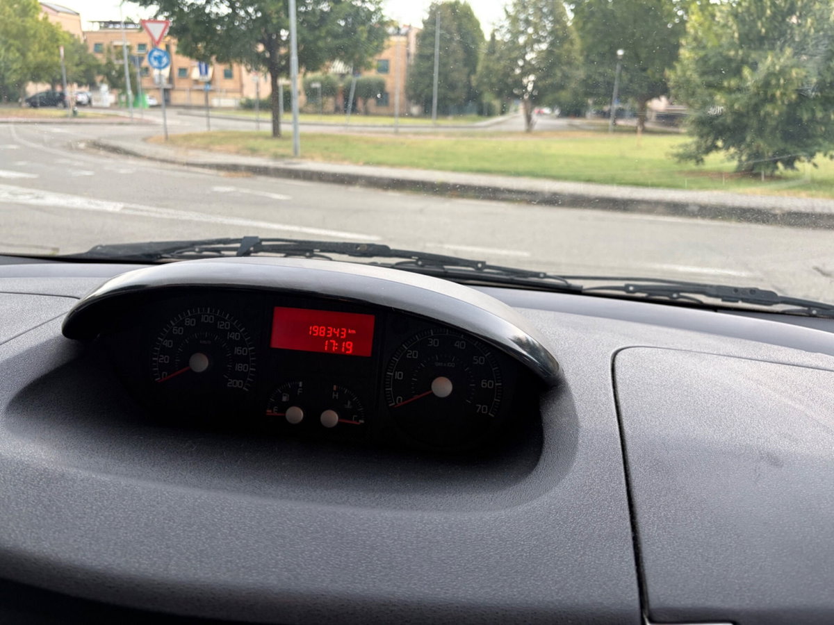 Fiat Idea 1.3 Multijet 16V Dynamic (12)