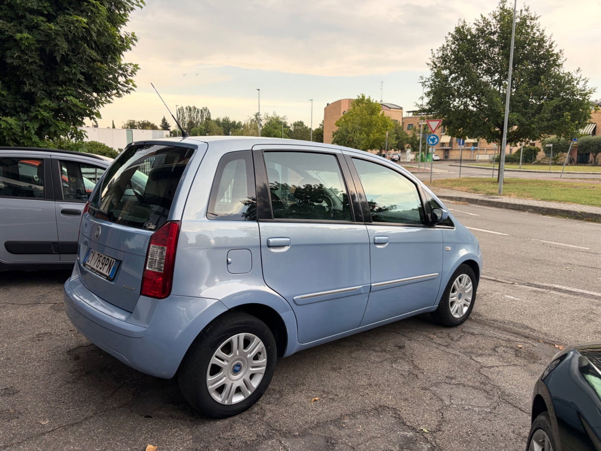 Fiat Idea 1.3 Multijet 16V Dynamic (5)