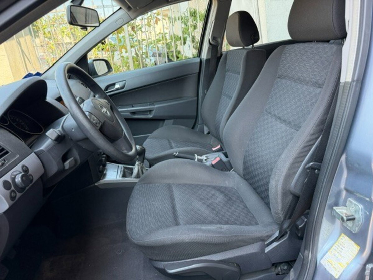 Opel Astra 1.4 16V Twinport 5 porte Cosmo (11)