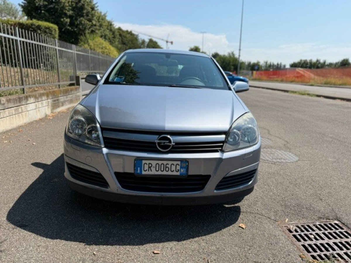 Opel Astra 1.4 16V Twinport 5 porte Cosmo (2)