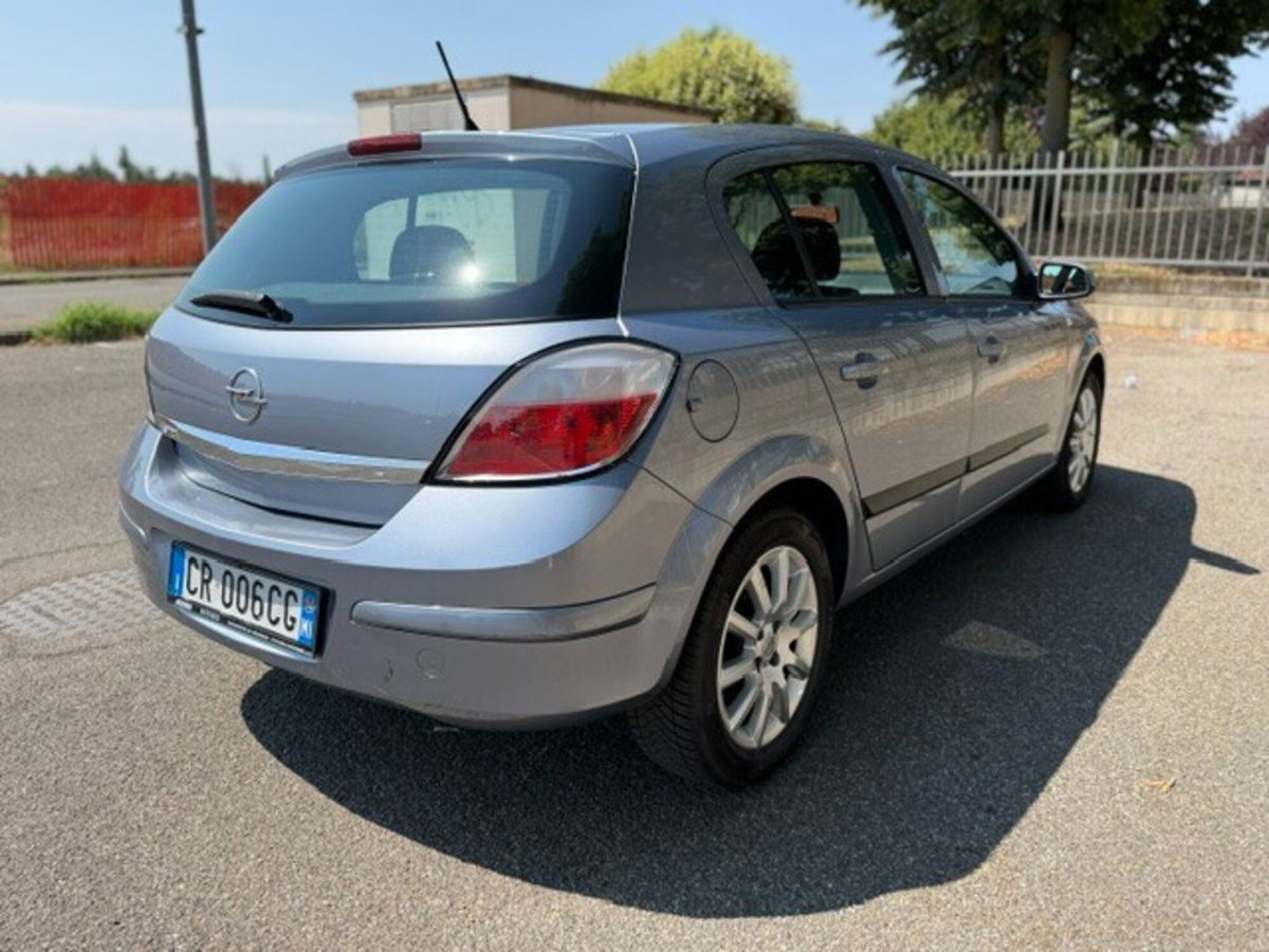 Opel Astra 1.4 16V Twinport 5 porte Cosmo (4)