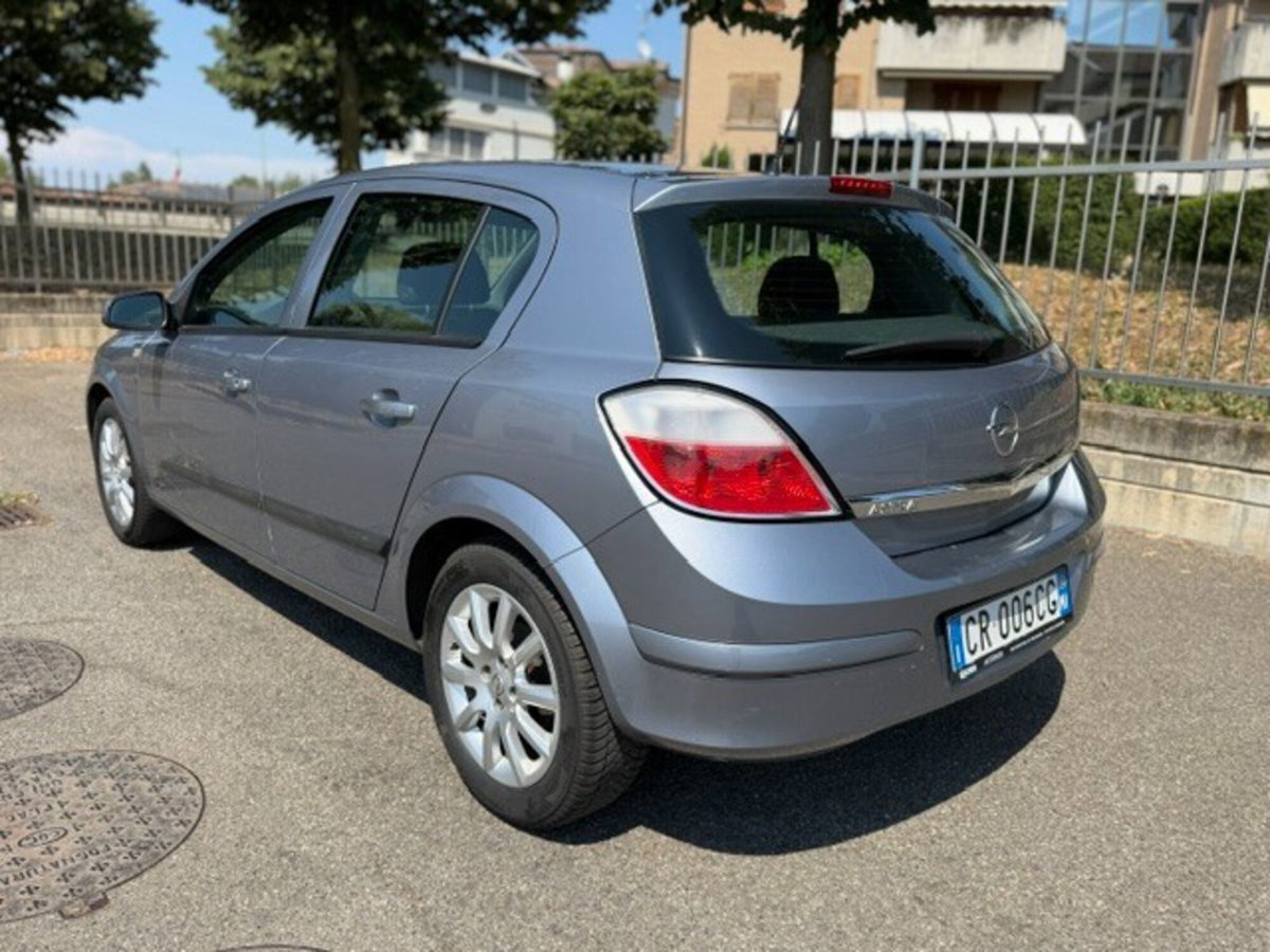 Opel Astra 1.4 16V Twinport 5 porte Cosmo (6)