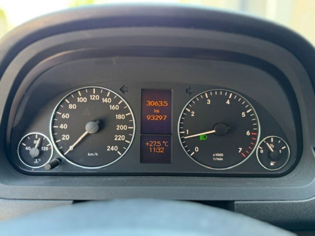 Mercedes-Benz Classe A 150 Coupé Classic (16)