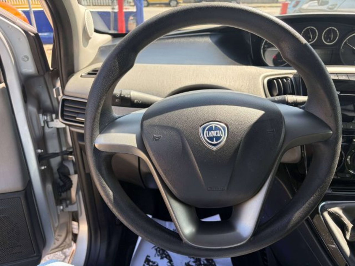 Lancia Ypsilon 1.3 MJT 16V 95 CV 5 porte S&S Silver (11)