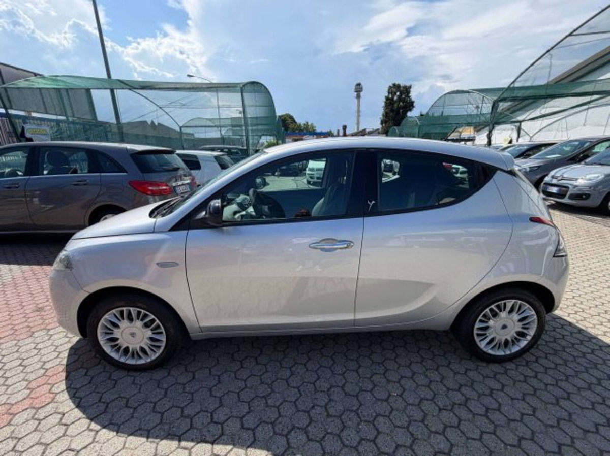 Lancia Ypsilon 1.3 MJT 16V 95 CV 5 porte S&S Silver (2)