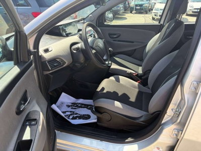 Lancia Ypsilon 1.3 MJT 16V 95 CV 5 porte S&S Silver (6)