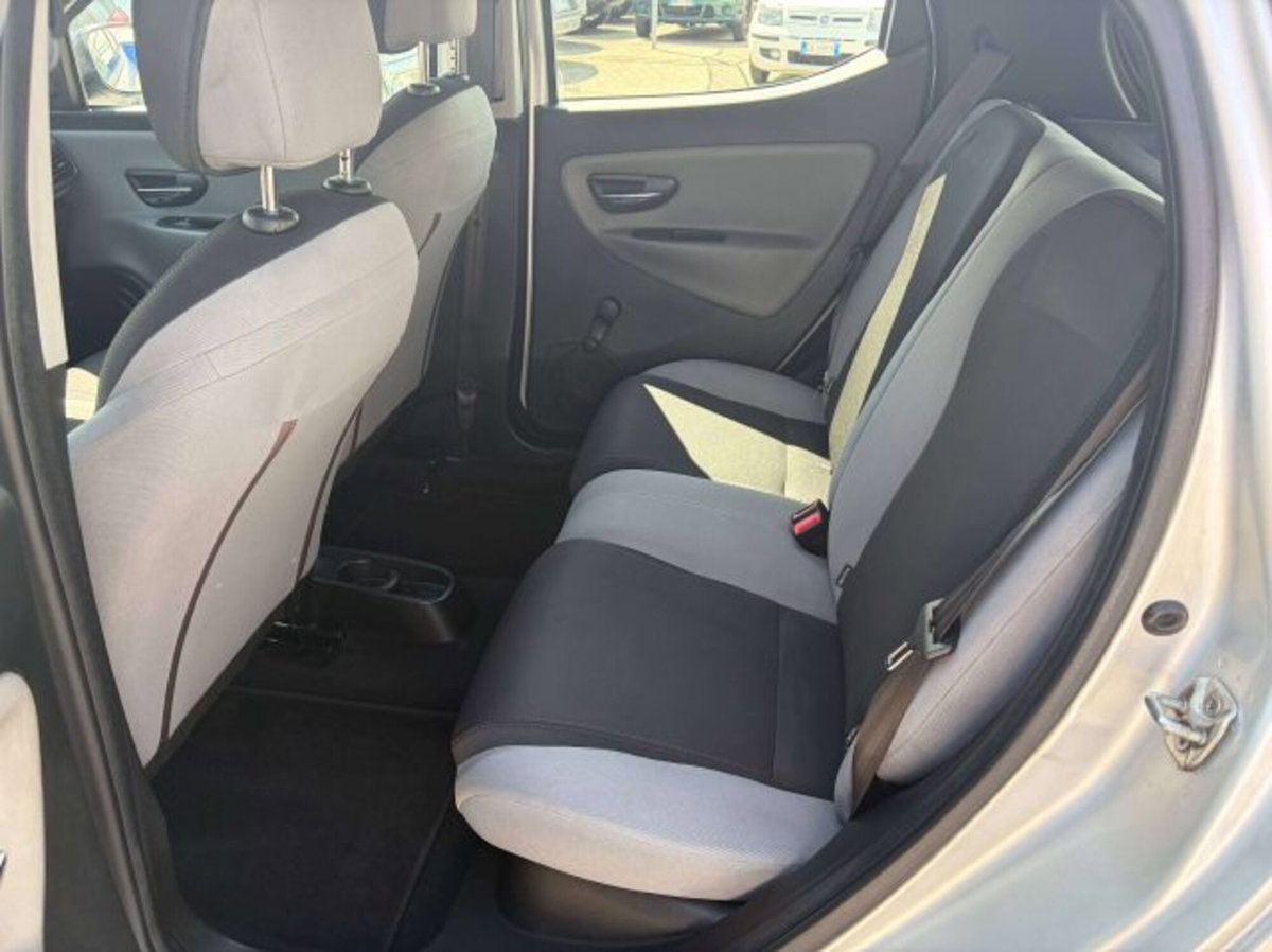 Lancia Ypsilon 1.3 MJT 16V 95 CV 5 porte S&S Silver (7)
